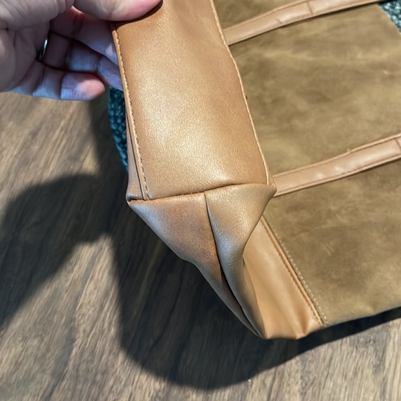Vegan Leather Tote - Picture 7 of 7